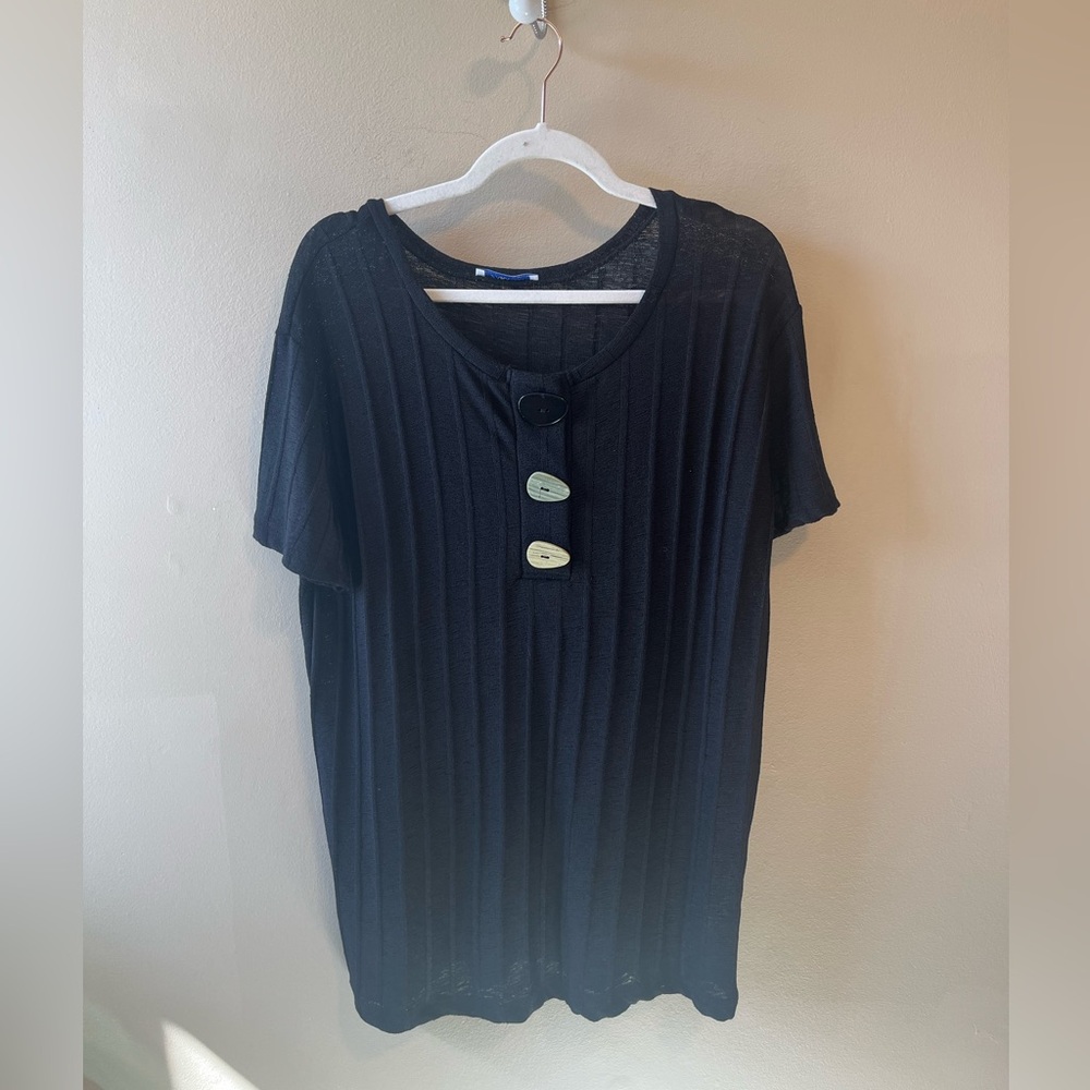 5 FOR 5--Zara knit black ribbed top large buttons size large